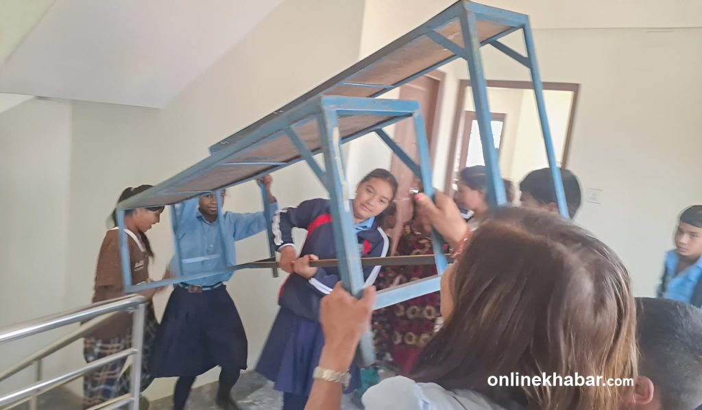 डोजर चलेका तीन विद्यालय : कसरी हुँदैछ ५०० विद्यार्थीको पठनपाठन ?